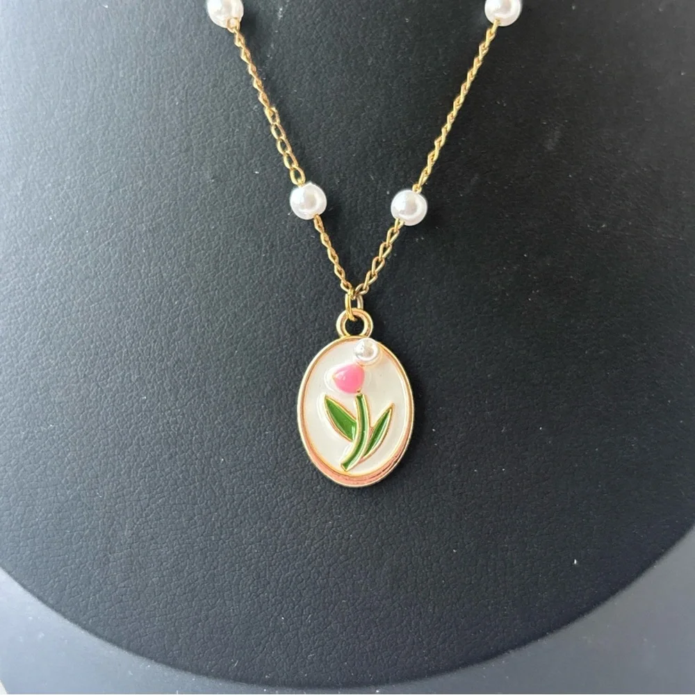 Gold‎ and Pink Floral Pendant Necklace